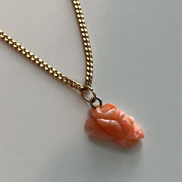 Carved coral rose flower pendant gold chain vintage 18” necklace floral dainty - Picture 3 of 8